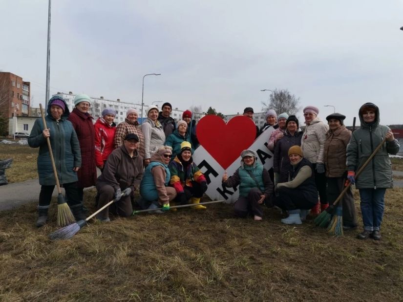 10 апреля в мини-парке &laquo;Молодежный&raquo; города Калтана прошел масштабный субботник