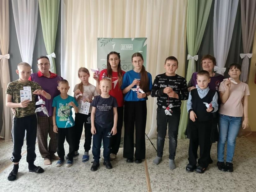 Смастерить &laquo;Птицу счастья&raquo; своими руками помогли детям &laquo;серебряные&raquo; волонтёры Тяжинского округа