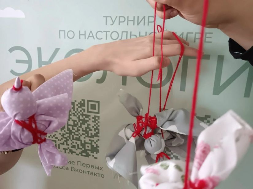 Смастерить &laquo;Птицу счастья&raquo; своими руками помогли детям &laquo;серебряные&raquo; волонтёры Тяжинского округа