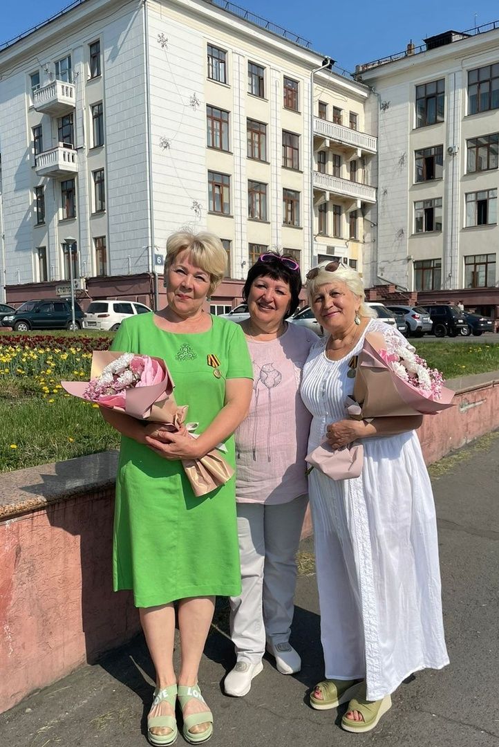 В администрации Анжеро-Судженского городского округа членам городской женской организации вручили награды Союза женщин России