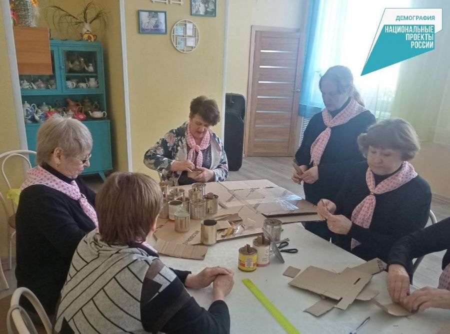Волонтеры города Ленинск - Кузнецкий изготавливают блиндажные свечи