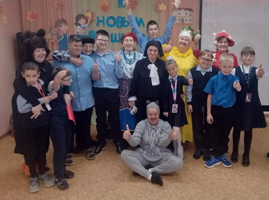 Мальчишки и девчонки увидели сказку &laquo;Репка&raquo;, в современной интерпретации