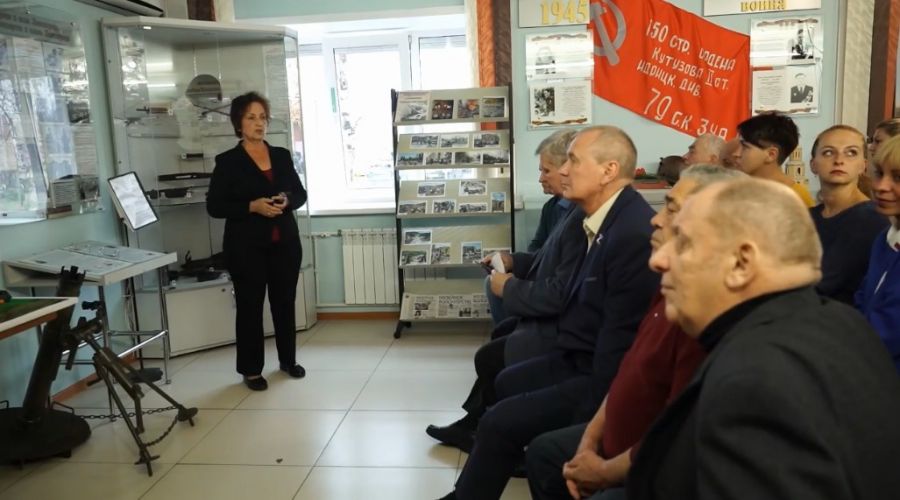 Работники краеведческого музея, члены местного отделения российского военно-исторического общества, Л.В. Шатилова