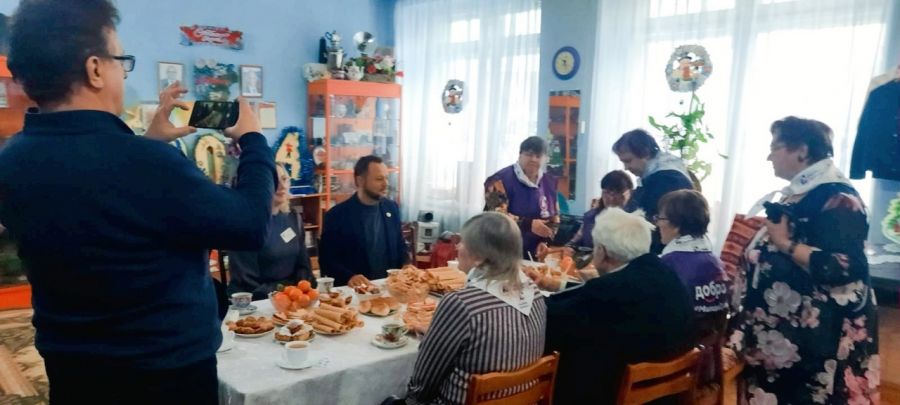 Новогодняя встреча &laquo;серебряных&raquo; волонтеров в музее &laquo;Исток&raquo; школы 68 г. Кемерово