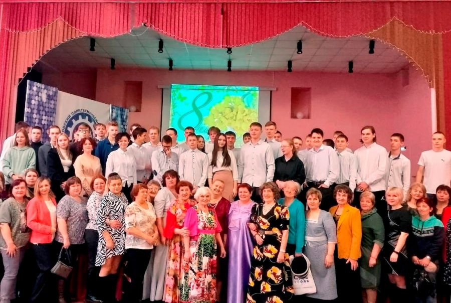 С праздником, милые женщины! Поздравляют участницы театра 60+ &laquo;Ностальгия&raquo;