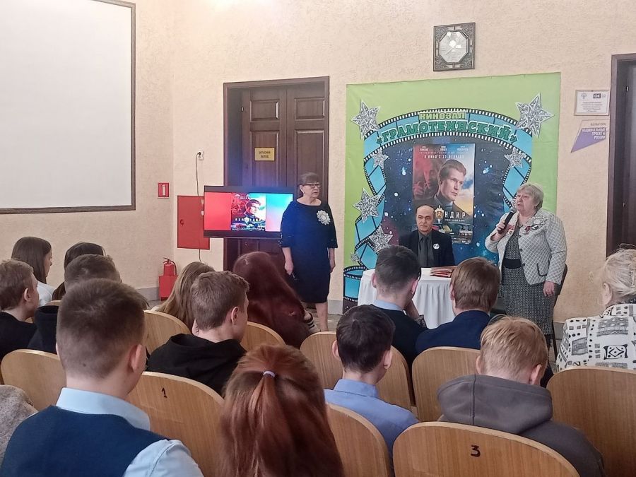 В рамках областного проекта &laquo;Время Героев&raquo; в кинозалах Белова прошла премьера фильма &laquo;Командир&raquo;