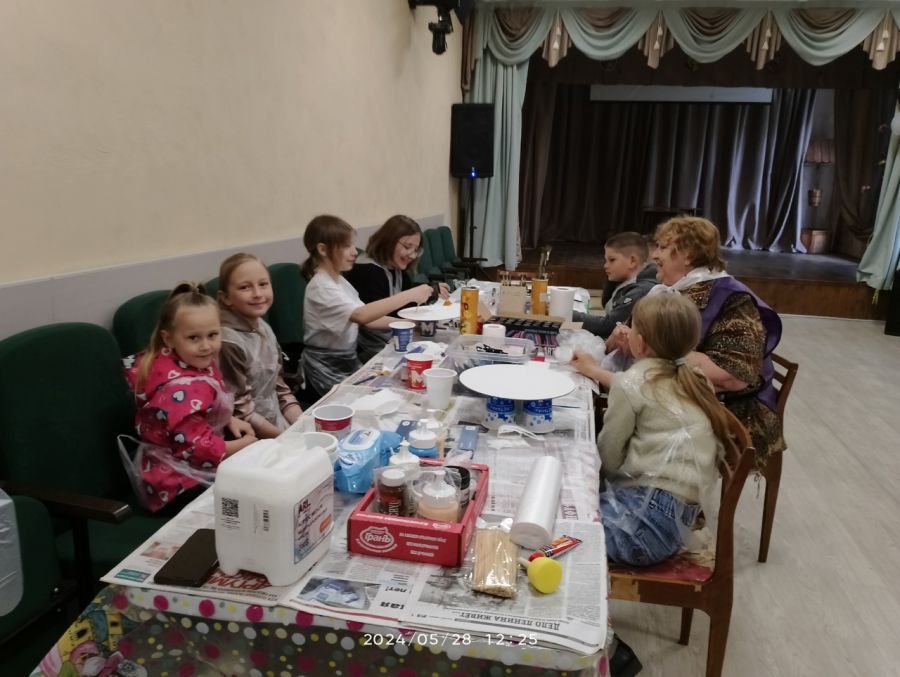 Новости проекта &laquo;Клуб абстрактного рисования&raquo; движения &laquo;серебряных&raquo; волонтёров &laquo;Время оптимистов&raquo;