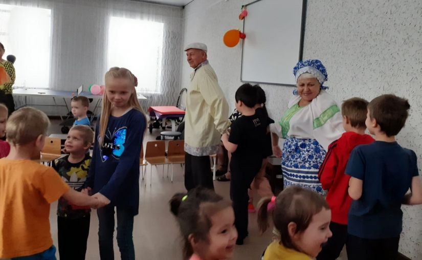 Воспитать у детей вежливость помогают &laquo;серебряные&raquo; волонтёры Анжеро-Судженска