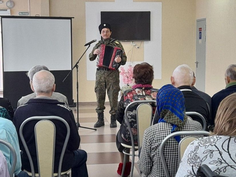 В преддверии Дня матери &laquo;серебряные&raquo; волонтёры Анжеро-Судженска порадовали своих подопечных