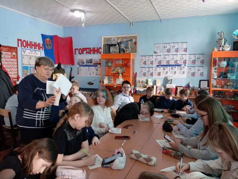 Серебряные волонтёры и ученики 68 школы г. Кемерово поддержали проект Красный обоз