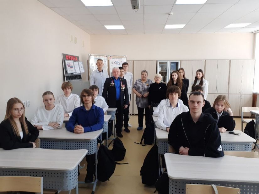&laquo;Серебряные&raquo; волонтеры Анжеро-Судженска проводят &laquo;Уроки мужества&raquo; в школах города