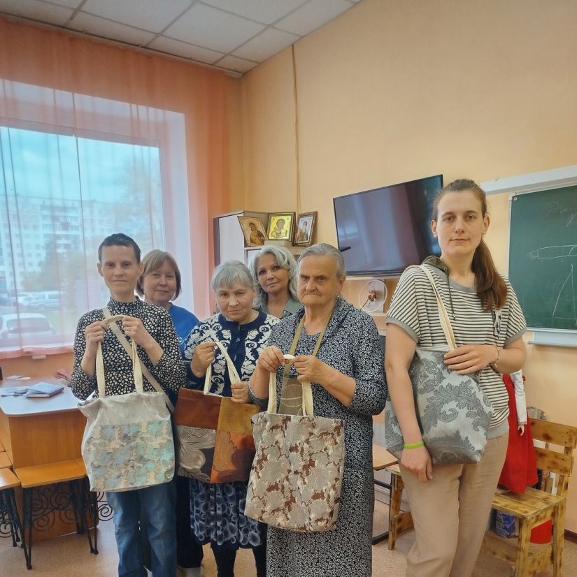 &laquo;Добрые руки&raquo; серебряных волонтёров учат людей с инвалидностью навыкам, полезным для жизни