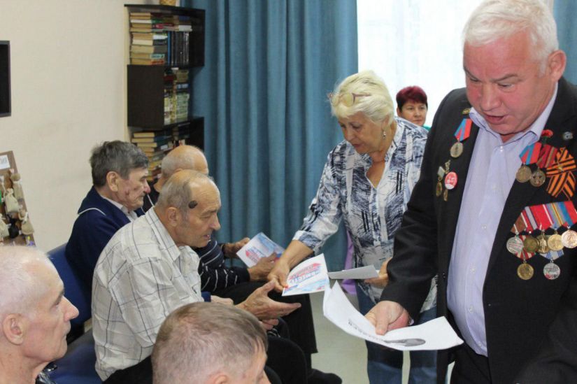 Встречу с ветеранами провели волонтёры Анжеро-Судженска