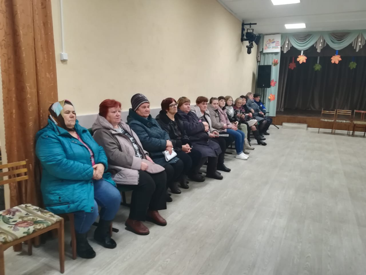 фото 2. Наш актив. Обсуждаем план действий.